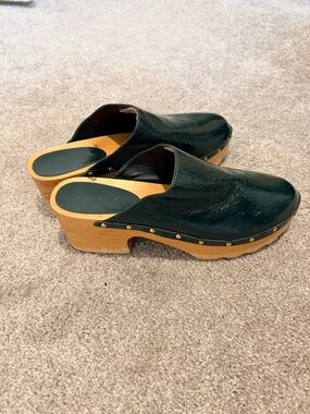AEROSOLES Dark Green Leather Wood-Platform Clogs